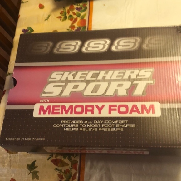 NWT Sketchers grey sport memory foam sneakers. size 9 wide - Picture 6 of 7